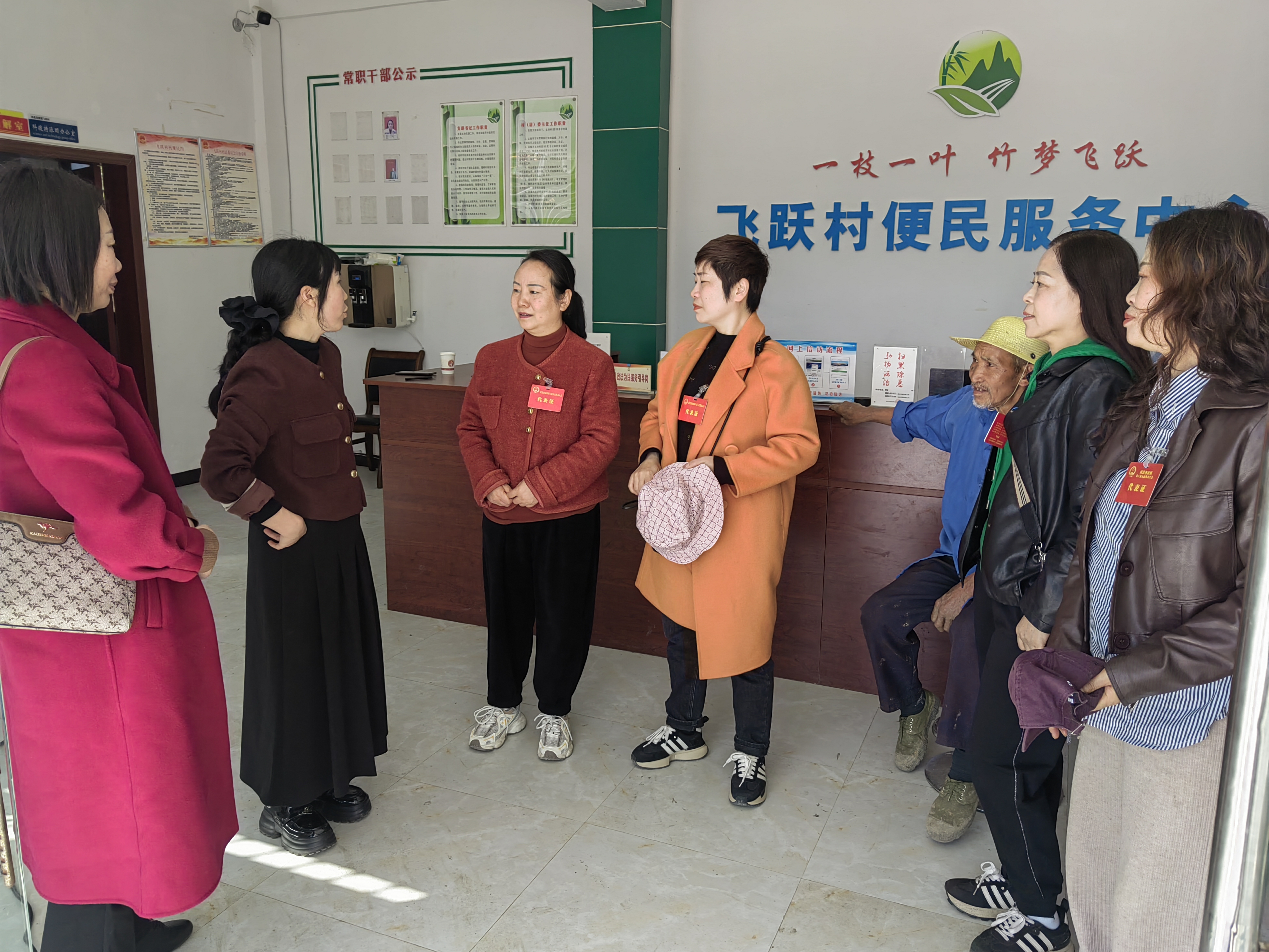 2025年4月22日，洛表镇人大主席团组织第六代表小组到飞跃村调研产业发展情况 摄影：胡彪 (4).jpg