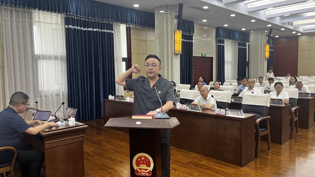赵月宪法宣誓_副本.jpg