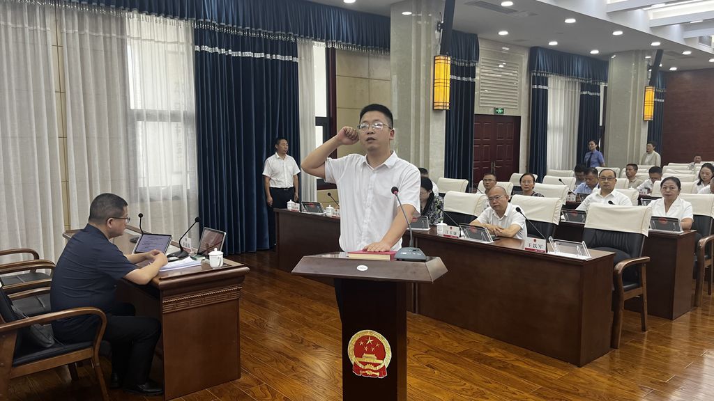 文涛宪法宣誓_副本.jpg
